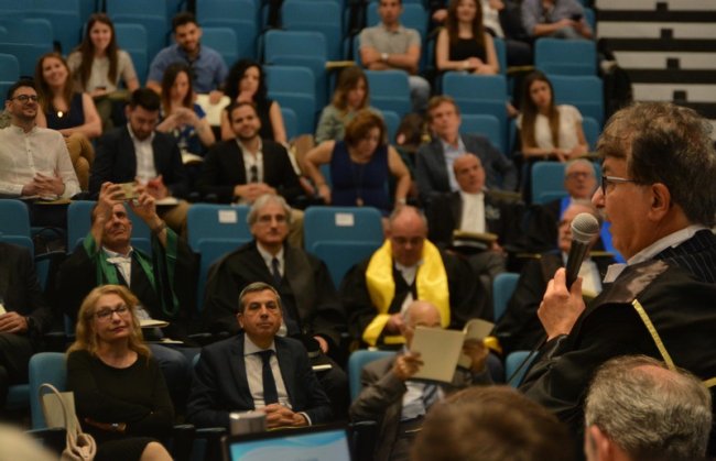 Adeli Honoris Causa
