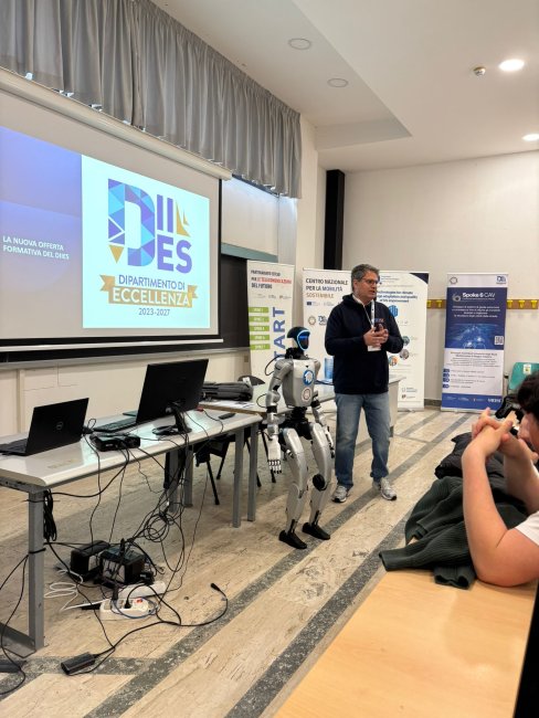 Il Dipartimento di Ingegneria dell'Informazione, delle Infrastrutture e dell'Energia Sostenibile (DIIES) dell'Università Mediterranea di Reggio Calabria ha aperto le proprie porte agli studenti delle scuole superiori, giovedì 16 aprile, in occasione dell'iniziativa di orientamento OpenDIIES.  Dopo i saluti del Direttore, Prof. Claudio De Capua, gli studenti hanno assistito alla presentazione dell’offerta formativa in ambito Ingegneria Informatica e delle Telecomunicazioni e in Ingegneria Elettronica e Biome