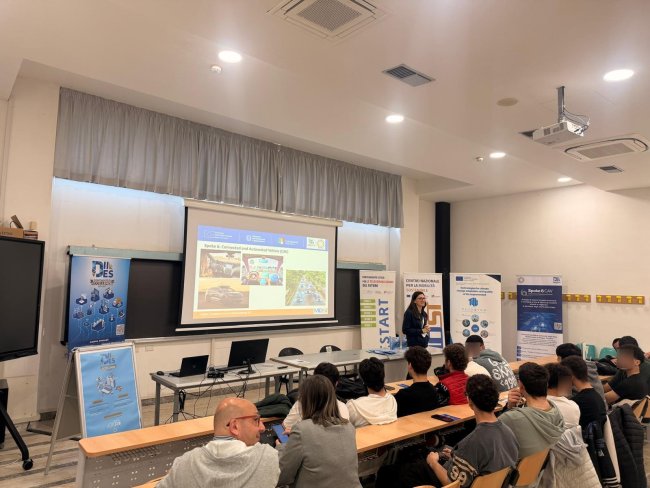 Il Dipartimento di Ingegneria dell'Informazione, delle Infrastrutture e dell'Energia Sostenibile (DIIES) dell'Università Mediterranea di Reggio Calabria ha aperto le proprie porte agli studenti delle scuole superiori, giovedì 16 aprile, in occasione dell'iniziativa di orientamento OpenDIIES.  Dopo i saluti del Direttore, Prof. Claudio De Capua, gli studenti hanno assistito alla presentazione dell’offerta formativa in ambito Ingegneria Informatica e delle Telecomunicazioni e in Ingegneria Elettronica e Biome