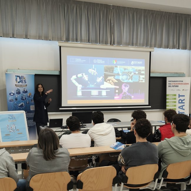Il Dipartimento di Ingegneria dell'Informazione, delle Infrastrutture e dell'Energia Sostenibile (DIIES) dell'Università Mediterranea di Reggio Calabria ha aperto le proprie porte agli studenti delle scuole superiori, giovedì 16 aprile, in occasione dell'iniziativa di orientamento OpenDIIES.  Dopo i saluti del Direttore, Prof. Claudio De Capua, gli studenti hanno assistito alla presentazione dell’offerta formativa in ambito Ingegneria Informatica e delle Telecomunicazioni e in Ingegneria Elettronica e Biome