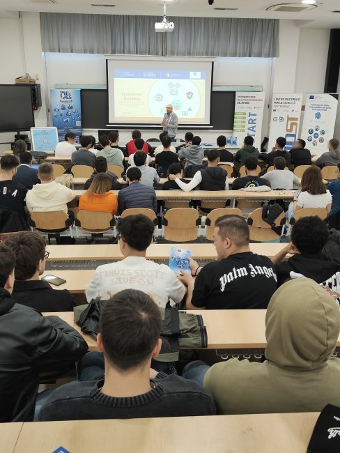 Il Dipartimento di Ingegneria dell'Informazione, delle Infrastrutture e dell'Energia Sostenibile (DIIES) dell'Università Mediterranea di Reggio Calabria ha aperto le proprie porte agli studenti delle scuole superiori, giovedì 16 aprile, in occasione dell'iniziativa di orientamento OpenDIIES.  Dopo i saluti del Direttore, Prof. Claudio De Capua, gli studenti hanno assistito alla presentazione dell’offerta formativa in ambito Ingegneria Informatica e delle Telecomunicazioni e in Ingegneria Elettronica e Biome