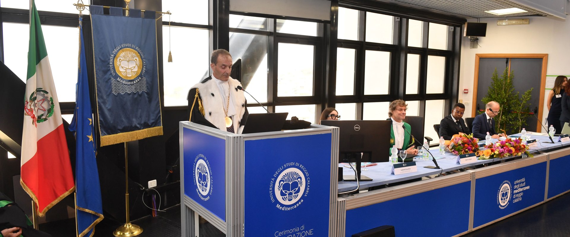 Il rettore Zimbalatti al podio dei relatori