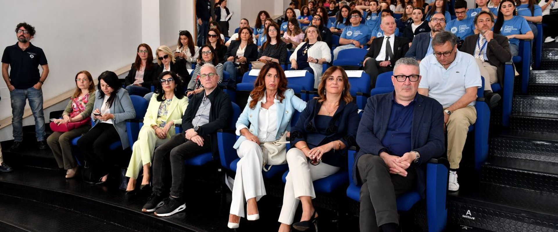 La platea in aula magna, i dirigenti scolastici