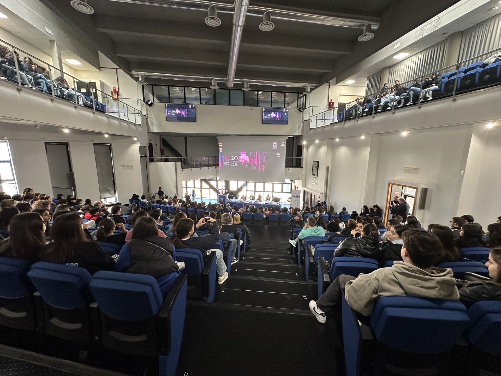 Panoramica Aula Magna Quistelli in occasione della Giornata Nazionale delle Università - La formazione come strumento di contrasto alle vulnerabilità delle ragazze e dei ragazzi