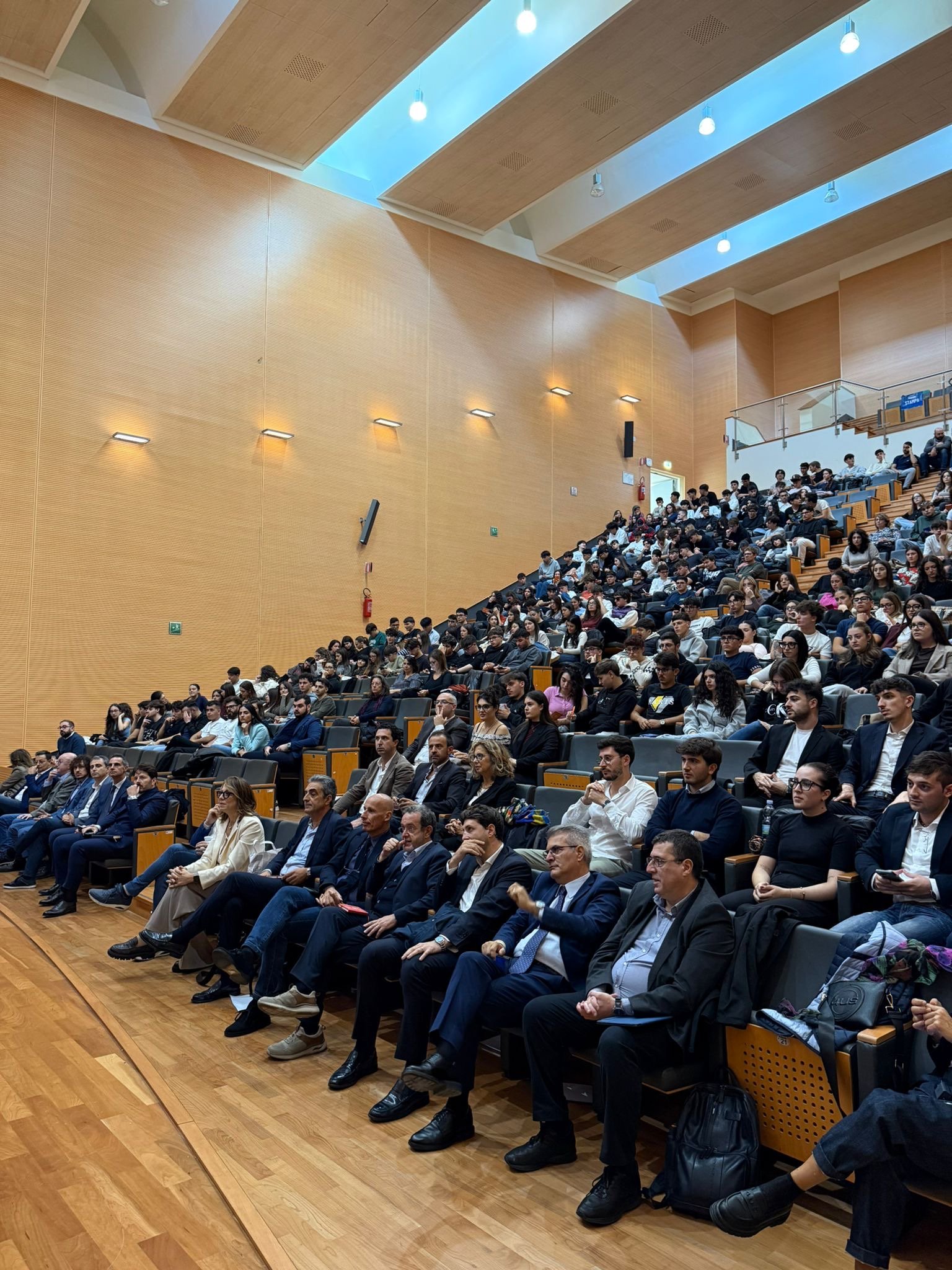 Un'ampia platea assiste alla Cerimonia conclusiva di StartCap Calabria 2025